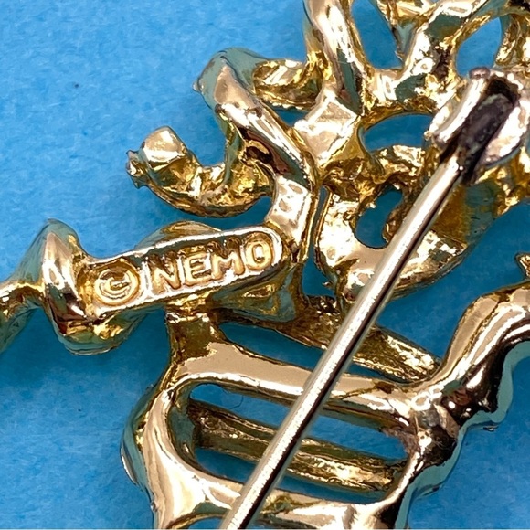 Vintage NEMO Dancer Brooch Coiled Corkscrew Gold Tone Pin - Picture 4 of 6
